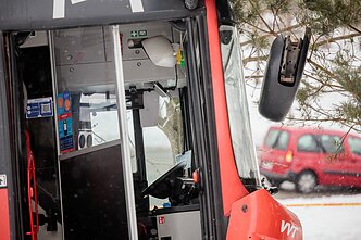 Incidentas Vilniuje: autobusas nuvažiavo nuo kelio ir rėžėsi į medį Incidentas Vilniuje: autobusas nuvažiavo nuo kelio ir rėžėsi į medį