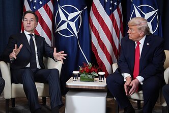 Donaldas Trumpas ir Markas Rutte Pasaulio ekonomikos forume Davose Donaldas Trumpas ir Markas Rutte Pasaulio ekonomikos forume Davose