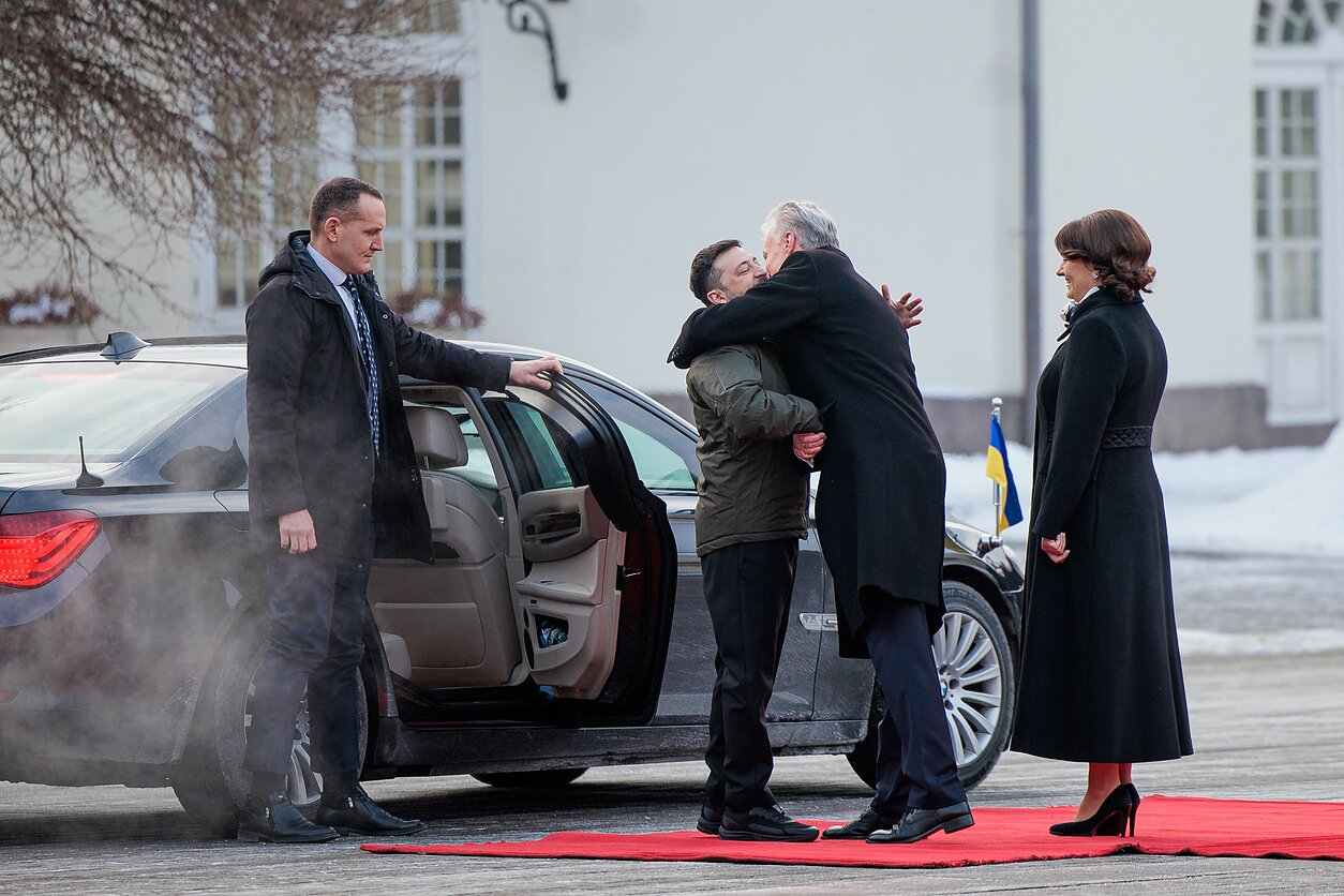 Президент Украины Владимир Зеленский прибыл в резиденцию президента
