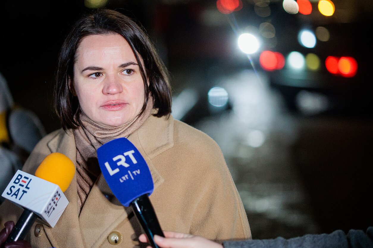 Vilniuje prie JAV ambasados pasitikti Baltarusijoje kalinti politiniai kaliniai