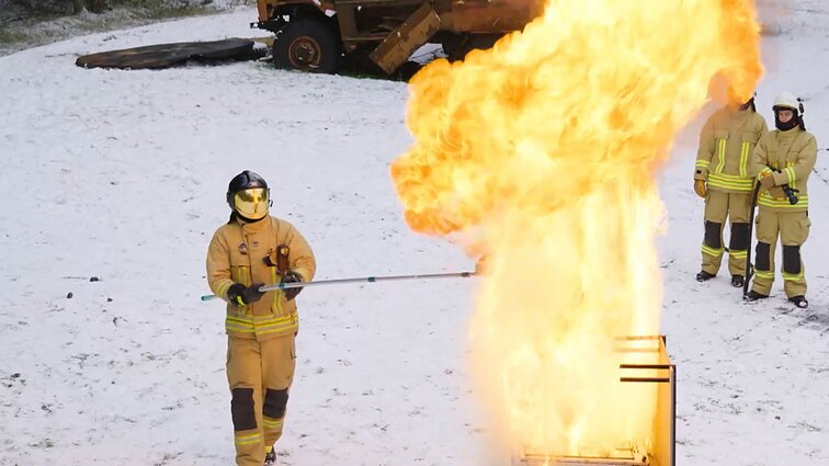 Griežtas ugniagesių perspėjimas: jokiu būdu degančio aliejaus negesinkite vandeniu