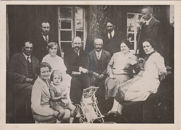 Balys Sruoga su artimaisiais 1928 m. 