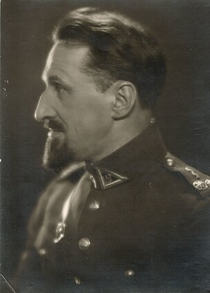 Sruogų šeimos draugas gydytojas okulistas Juozas Nemeikša. Kaunas, apie 1936 m. 