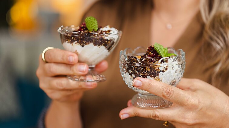 Lietuviškas tiramisu, pranokęs Italiją: sluoksniuotas desertas su juoda rugine duona