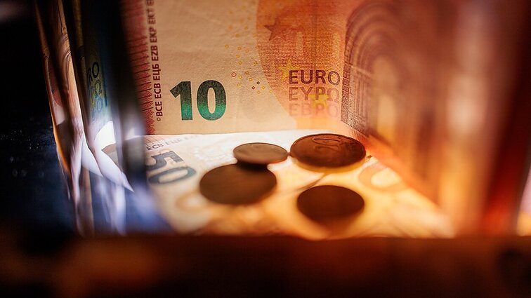 Finansų viceministras: gynybos obligacijos jau yra patraukli alternatyva bankų indėliams