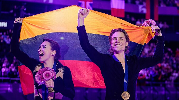 Žiemos olimpinių žaidinių atidarymo ceremonijoje vėliavą patikėta nešti ledo šokėjų porai