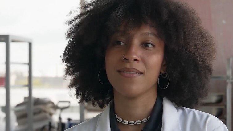 Drabužiai iš grybų, Alberto Einsteino keliai Berne ir bulių kautynės Portugalijoje