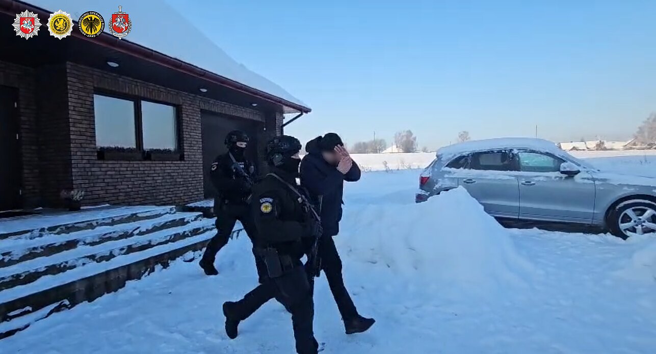 The police detained 28 suspects in a probe into cigarette smuggling from Belarus using weather balloons