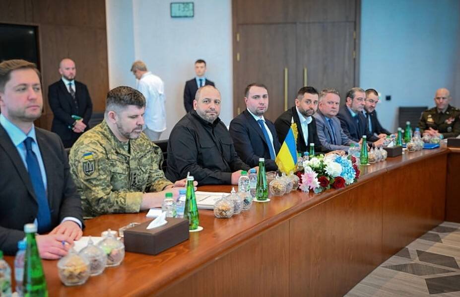 Ukrainos, Rusijos ir JAV delegacijų derybos Abu Dabyje Ukrainos, Rusijos ir JAV delegacijų derybos Abu Dabyje