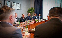 Ukrainos, Rusijos ir JAV delegacijų derybos Abu Dabyje Ukrainos, Rusijos ir JAV delegacijų derybos Abu Dabyje