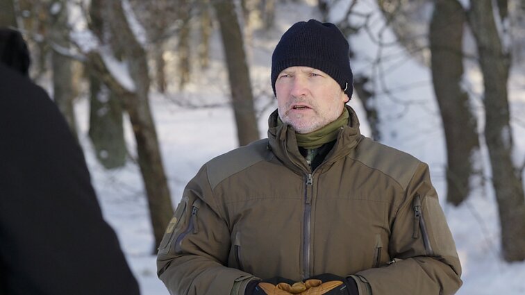 Pabrėžia kepurės svarbą šaltuoju metų periodu: viską užsidengus galva tampa kaip kaminas