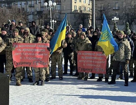 Karių ir veteranų protestas Černihive, reikalaujant nušalinti policijos vadą ir leisti palaidoti S. Rusineką Karių ir veteranų protestas Černihive, reikalaujant nušalinti policijos vadą ir leisti palaidoti S. Rusineką