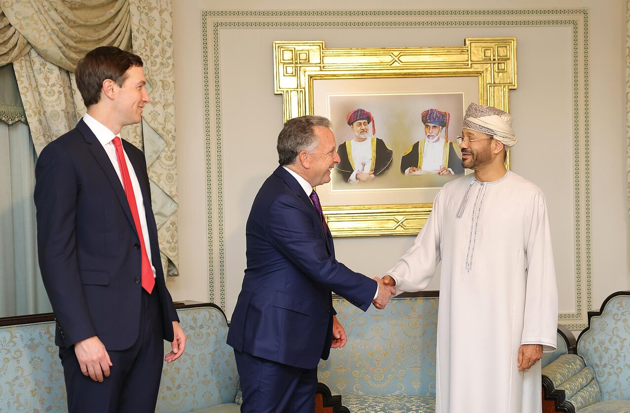 Jaredas Kushneris, Steve`as Witkoffas ir Sayyidas Badr Albusaidis Jaredas Kushneris, Steve`as Witkoffas ir Sayyidas Badr Albusaidis