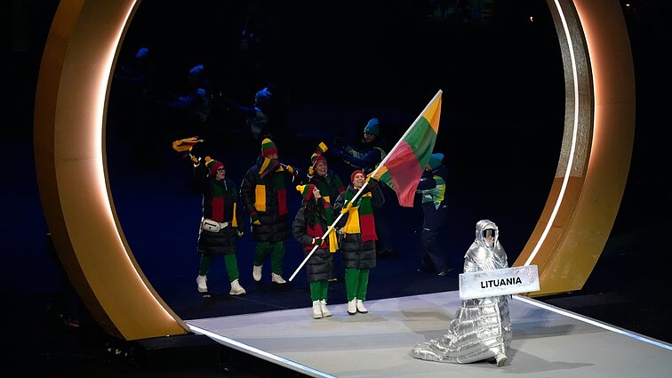 Lietuvos vėliava suplevėsavo Italijoje: sportininkai žengė olimpinių žaidynių atidaryme