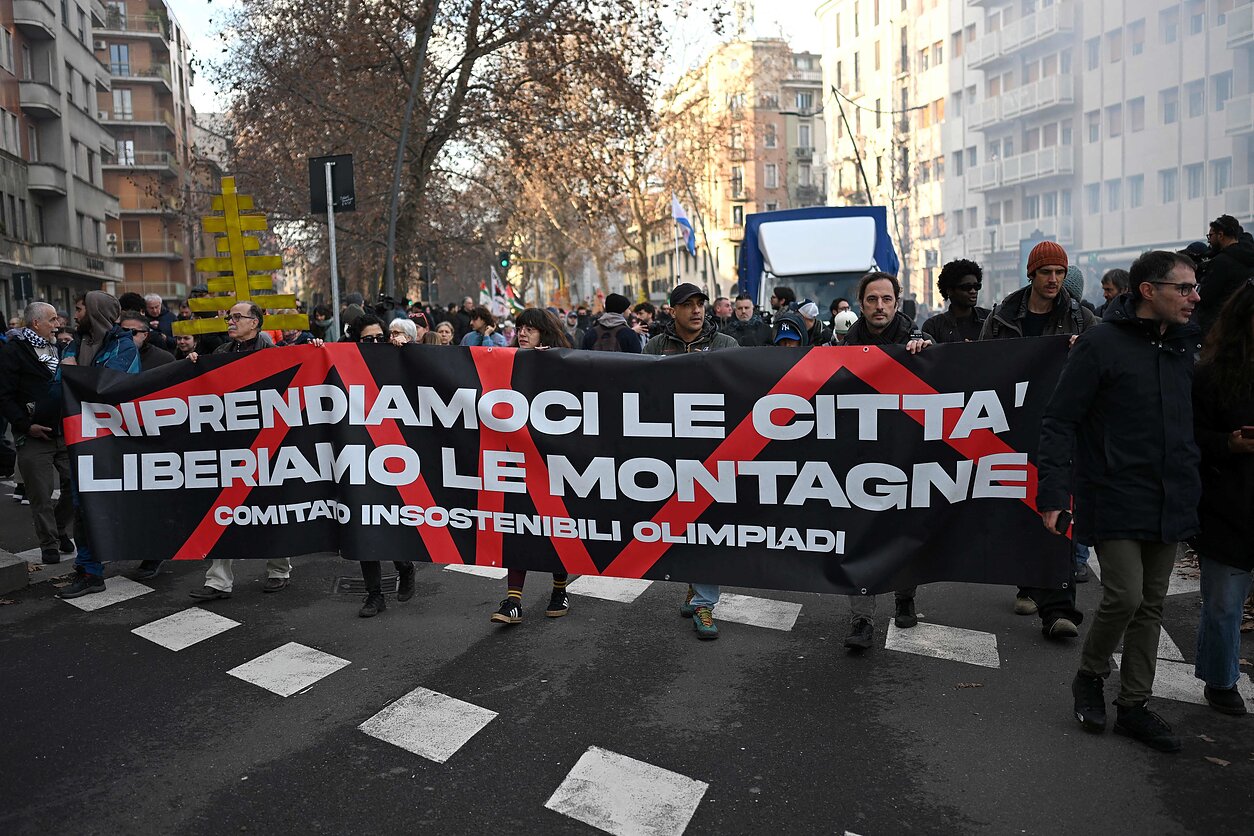 Protestas prieš olimpines žaidynes Milane Protestas prieš olimpines žaidynes Milane