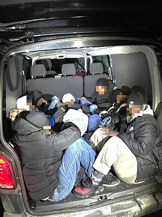 Nielegalny przewóz migrantów. Zdjęcie ilustracyjne Nielegalny przewóz migrantów. Zdjęcie ilustracyjne