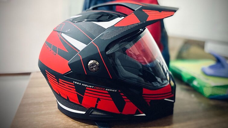 Po avarijos – moksleivio išradimas gelbėti gyvybes: perspėja neužsisegus šalmo