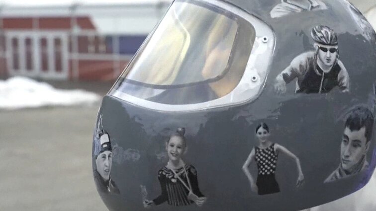 TOK uždraudė ukrainiečio šalmą su atminimu žuvusiems kare: „Kur užrašai – ten problemos“