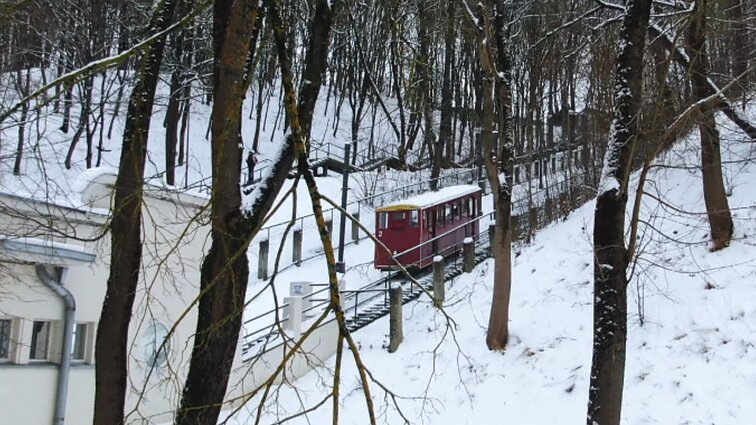 „Valgo pinigus, bet tai – traukos objektas“: Kauno funikulieriai – vertybė ar našta?