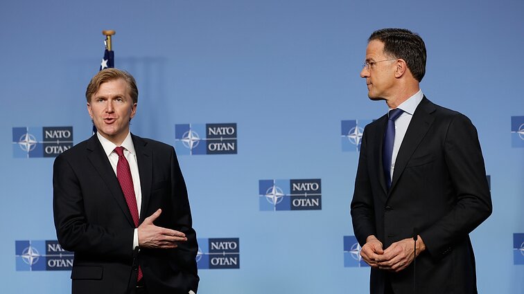 Į NATO susitikimą Hegsethas delegavo euroskeptišką Colby: šis netikėtai skleidė pozityvumą