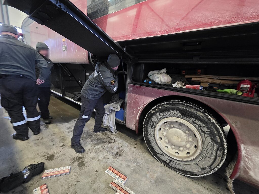 Customs officers uncover cigarette hiding places on bus from Belarus Customs officers uncover cigarette hiding places on bus from Belarus