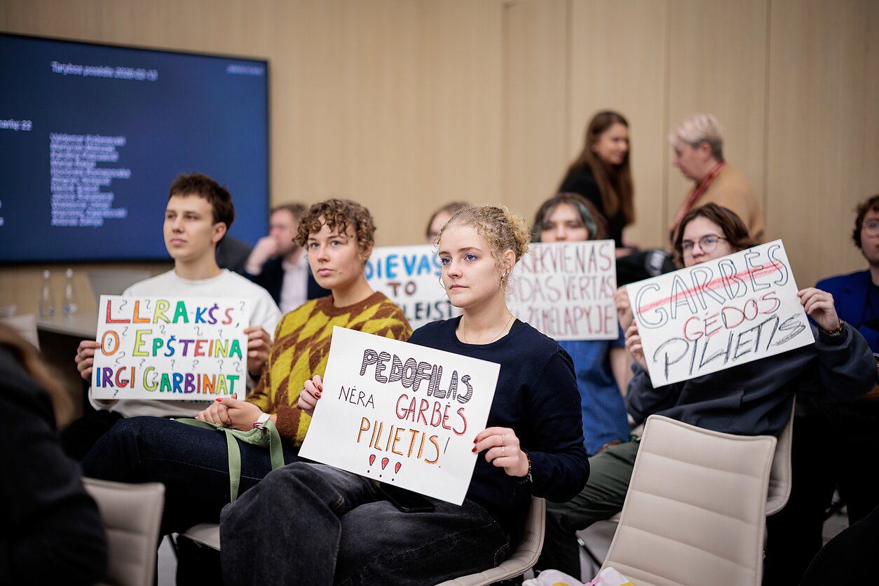 Vilniaus rajono taryba atsisakė pervadinti dėl pedofilijos bausto Gulbinowicziaus gatves
