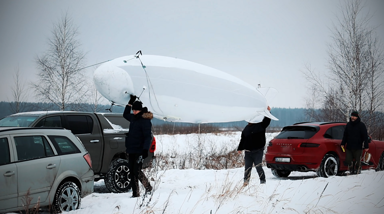 Vaizdai, kaip inovacijų bendrovės testavo įrangą prieš kontrabandinius balionus