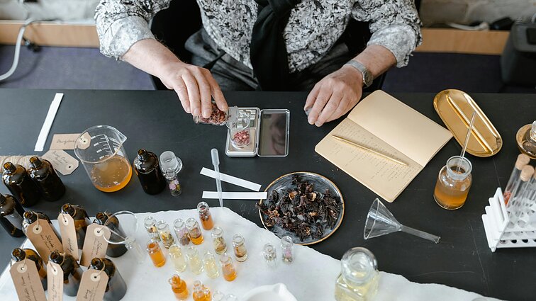 Valentino diena Paryžiuje: kvepalų namai „Galimard“ kviečia tapti parfumeriu vienai dienai