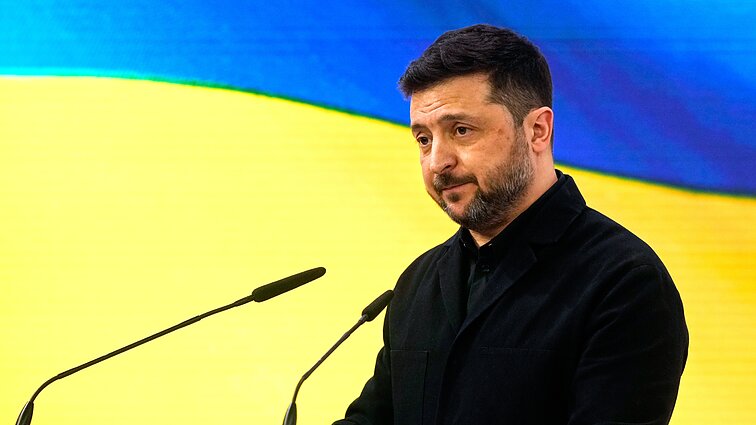 Zelenskis: Putinas gali save laikyti caru, bet iš tikrųjų yra karo vergas