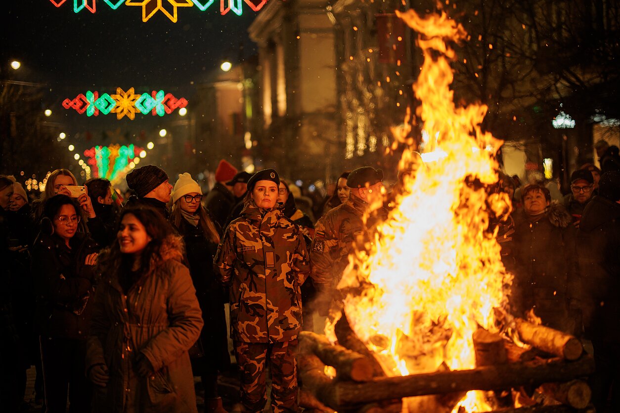 В центре Вильнюса зажглись костры свободы 16 февраля