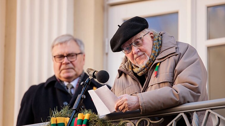 Vasario 16-osios minėjimas prie Lietuvos nepriklausomybės signatarų namų Vilniuje