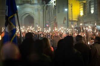 Keli šimtai žmonių Vilniuje dalyvavo eisenoje su deglais Keli šimtai žmonių Vilniuje dalyvavo eisenoje su deglais