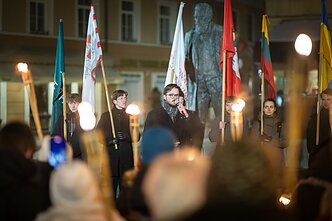 Keli šimtai žmonių Vilniuje dalyvavo eisenoje su deglais Keli šimtai žmonių Vilniuje dalyvavo eisenoje su deglais