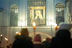 Keli šimtai žmonių Vilniuje dalyvavo eisenoje su deglais Keli šimtai žmonių Vilniuje dalyvavo eisenoje su deglais