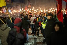 Keli šimtai žmonių Vilniuje dalyvavo eisenoje su deglais Keli šimtai žmonių Vilniuje dalyvavo eisenoje su deglais