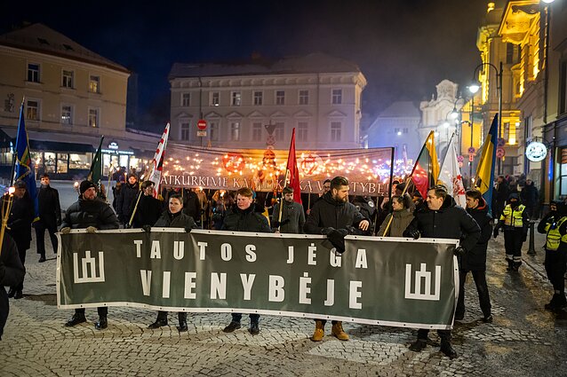 Keli šimtai žmonių Vilniuje dalyvavo eisenoje su deglais Keli šimtai žmonių Vilniuje dalyvavo eisenoje su deglais