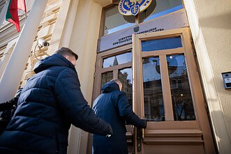 Saulius Skvernelis comes for questioning at the STT Saulius Skvernelis comes for questioning at the STT