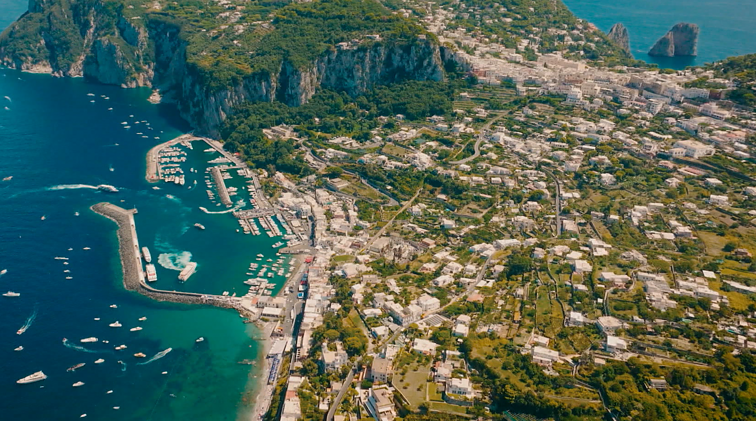 Suomių vaikų auklėjimas, psichikos sveikata mados pasaulyje ir Kaprio salos realybė