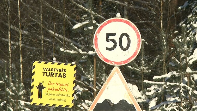 „Važiuot yra tragedija“: Visagino kelių būklė – kritinė, tačiau remonto dar teks palaukti