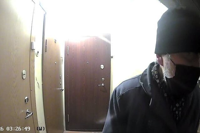 Policija praneša sulaikiusi Kaune naktimis gyventojus gąsdinusį ir durų rankenas klibinusį vyrą. Policija praneša sulaikiusi Kaune naktimis gyventojus gąsdinusį ir durų rankenas klibinusį vyrą.