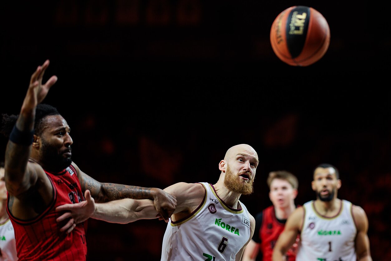 Jordanas Caroline`as ir Lazaras Mutičius, KMT pusfinalis: „Rytas“ – „Lietkabelis“