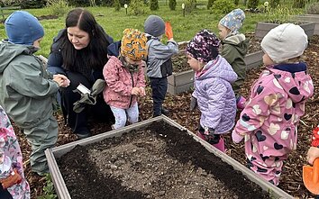 Ketvirtadienį Väätsa Paikäpp darželyje - sodininkystė. 2025 m. gegužės 15 d. Ketvirtadienį Väätsa Paikäpp darželyje - sodininkystė. 2025 m. gegužės 15 d.