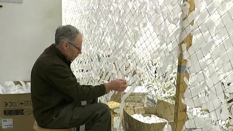 Kasdien tinklus Ukrainai pinantys savanoriai pavargusiems nuo karo atkerta: ne ant mūsų bombos krenta