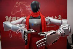 Kinijos robotai-humanoidai