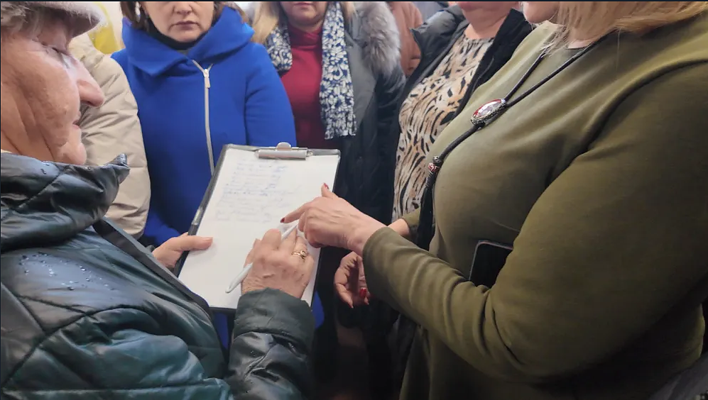 Alytuje surengta palaikymo akcija atleistai iš darbo mokytojai Meilei Platūkienei