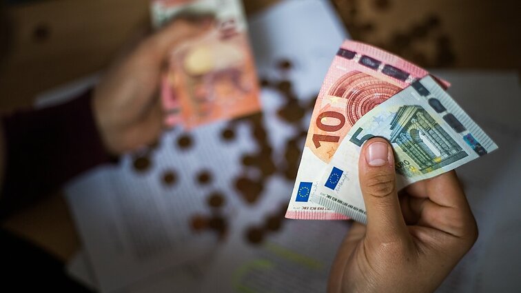 Visuomenei baiminantis sunkmečio, ekspertas įspėja: ekonomika krypsta ten, kur tikiesi