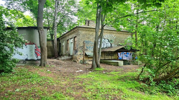 „Tesonet“ savininkai už 0,8 mln. eurų įsigijo buvusios ligoninės pastatus bei sklypą Žvėryne „Tesonet“ savininkai už 0,8 mln. eurų įsigijo buvusios ligoninės pastatus bei sklypą Žvėryne
