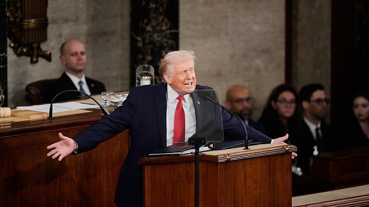 Ilgiausią istorijoje metinį pranešimą skaitęs Trumpas apie Ukrainą užsiminė tik sakiniu