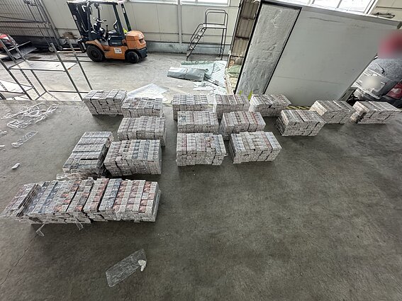 Šalčininkų kelio poste muitininkai sulaikė per 8,6 tūkst. pakelių kontrabandinių cigarečių Šalčininkų kelio poste muitininkai sulaikė per 8,6 tūkst. pakelių kontrabandinių cigarečių
