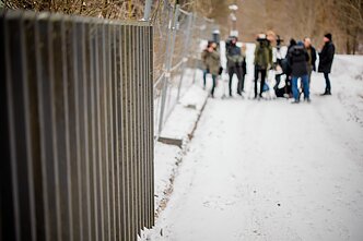 Nugriauta tvora prie Gitano Nausėdos namo. Statybos inspektoriai atvyko atlikti patikrinimo dėl tvoros